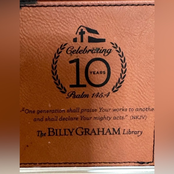 The BILLY GRAHAM Library 10 Year Anniversary Leather Bound Clock COLLECTIBLE - Picture 7 of 9